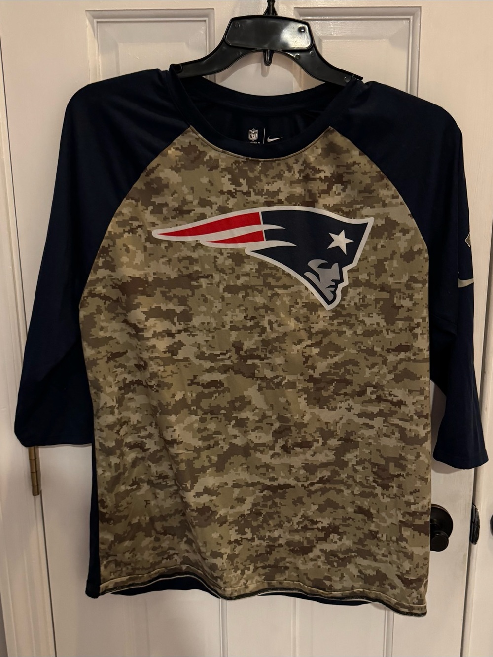 Nike NFL New England Patriots Salute to Service Camo Dri-FIT 3/4 Sleeve Men’s L